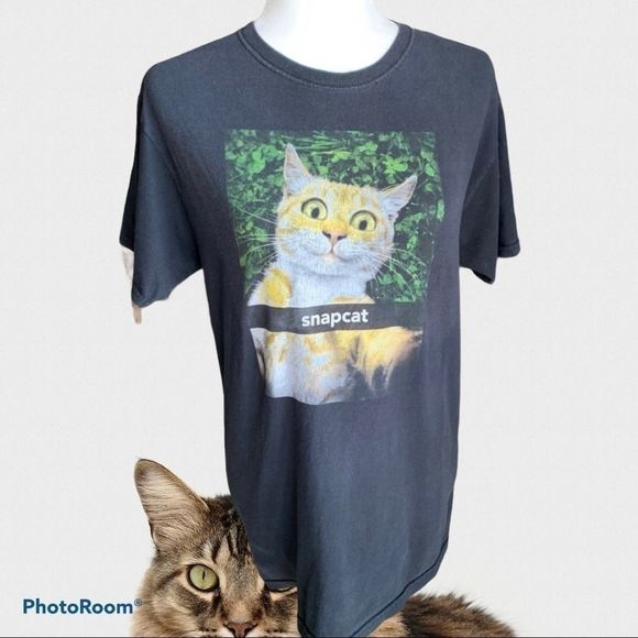 GUC Snapcat Black Tee. CUTE!! - Picture 1 of 10